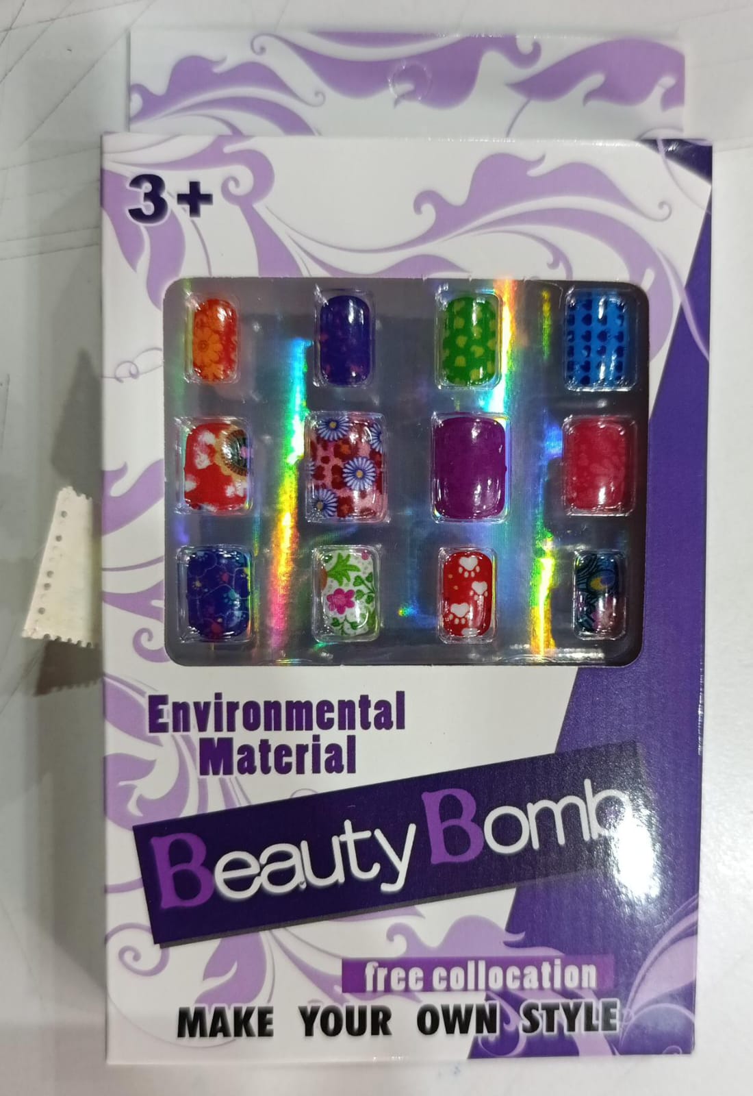 Set de uñas en cajita beauty bomb